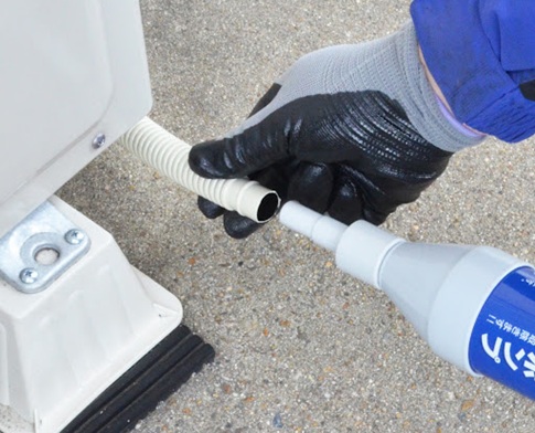 ドレンホースクリーナーで掃除